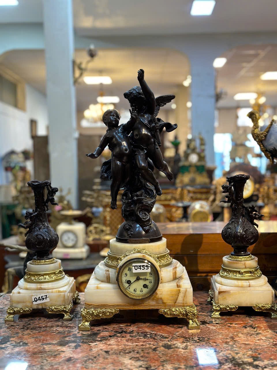 Đồng Hồ Cổ Điển – Biểu Tượng Đẳng Cấp Hoàng Gia